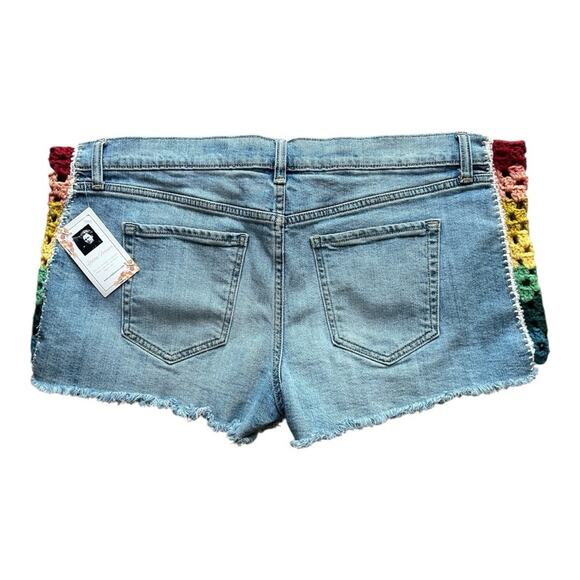 Yetta Forrever Upcycled crochet rainbow denim shorts 1X - Picture 5 of 8